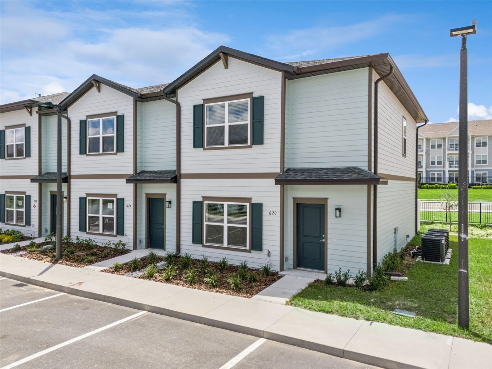 82 Unit New Completed Townhouse Community For Sale In Davenport, Florida - $32,900,000 82 Unit New Completed Townhouse Community For Sale In Davenport, Florida - $32,900,000