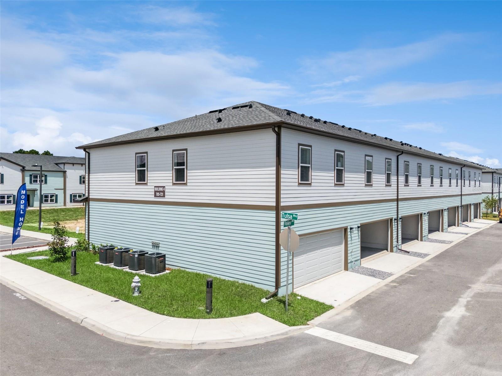 82 Unit New Completed Townhouse Community For Sale In Davenport, Florida - $32,900,000 82 Unit New Completed Townhouse Community For Sale In Davenport, Florida - $32,900,000